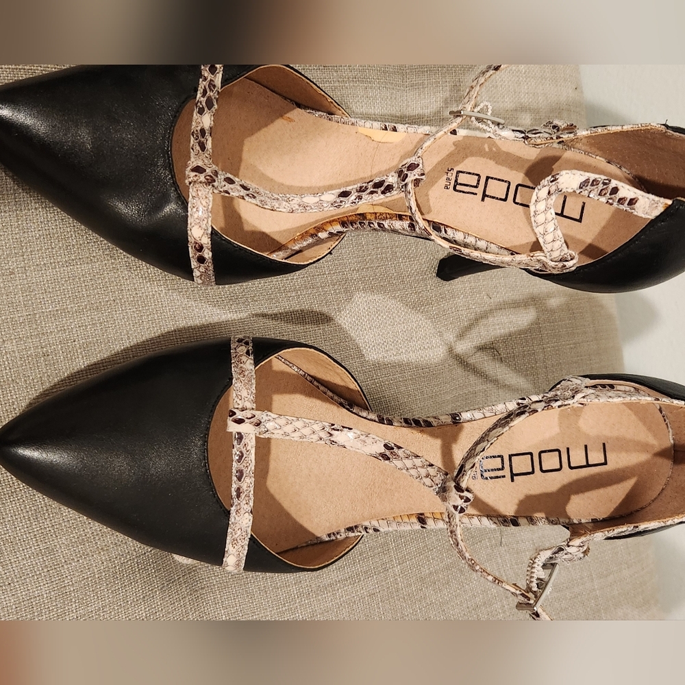 Moda Black and Snake Pattern Heels